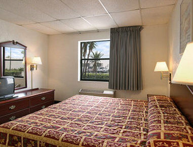 Super 8 By Wyndham פומפנו ביץ' מראה חיצוני תמונה