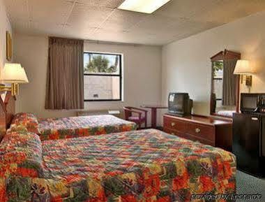 Super 8 By Wyndham פומפנו ביץ' מראה חיצוני תמונה